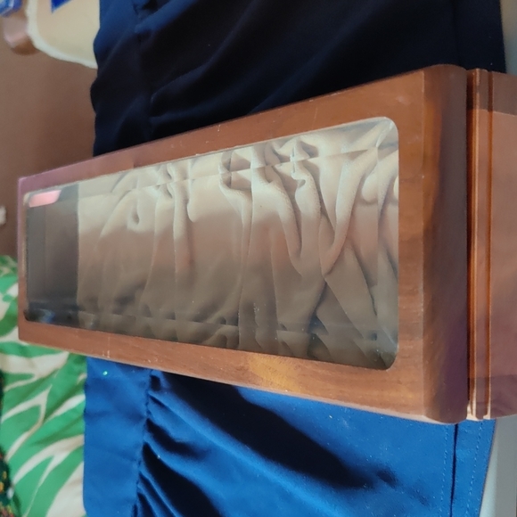 ✔️Wooden Display box with magnetic top - Picture 3 of 8